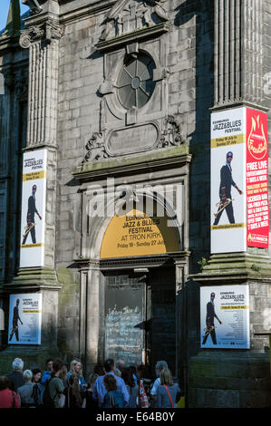 Edinburgh-2014-Jazz und Blues Poster und Plakate außerhalb des Geländes Tron Kirk Stockfoto