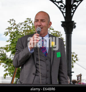 Southport, Merseyside, UK. 14. August 2014. Compere Paul Crone, TV-Journalist, Produzent, Geschäftsführer von Großbritanniens größten unabhängigen flower show. Stockfoto