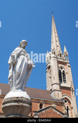 Kirche Notre-Dame mit Statue der Jungfrau Maria Arcachon, Gironde, Frankreich, Europa Stockfoto