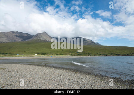 Ein Blick auf die Berge Cullin von der Glenbrittle Küste Isle Of Skye Scotland UK Stockfoto