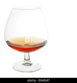 Cognac-Schwenker Glas Cognac isoliert auf weißem Hintergrund Stockfoto