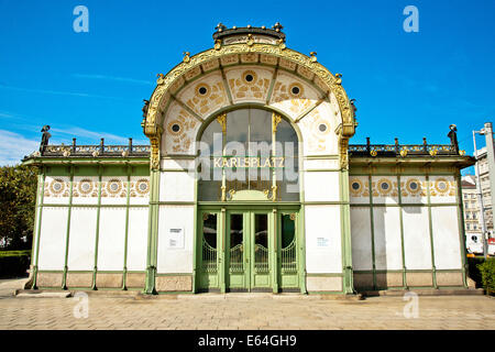 Karlsplatz Stadtbahn-Station ist ein schönes Beispiel der Wiener Jugendstil-Architektur von Otto Wagner entworfen. Das Gebäude min. Stockfoto