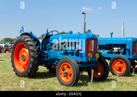 Fordson Major Diesel-Traktor auf dem Display an einem Land fair show Stockfoto