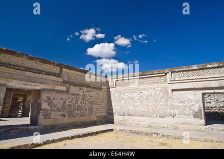 Mitla ist eine wichtige archäologische Stätte aus der zapotekischen Kultur so früh wie 900BC aus. Die Zapoteken-Mauerwerk wurde ausgenützt Stockfoto