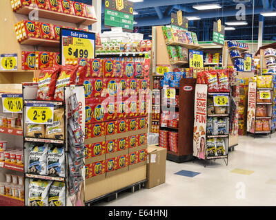 Ende Gang Displays Specials, Smiths Lebensmittelgeschäft, Great Falls, Montana, USA Stockfoto