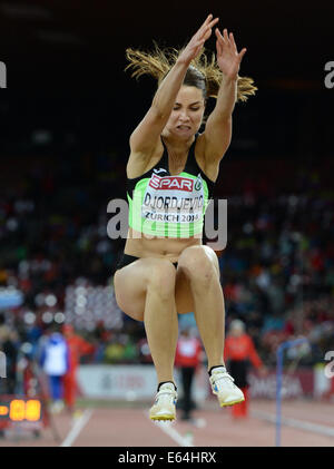 Zürich, Schweiz. 13. August 2014. Nina Djordjevic Sloweniens konkurriert in der Frauen Weitsprung Finale bei den Europäischen Leichtathletik Weltmeisterschaften 2014 im Letzigrund Stadion in Zürich, Schweiz, 13. August 2014. Bildnachweis: Aktion Plus Sport/Alamy Live-Nachrichten Stockfoto