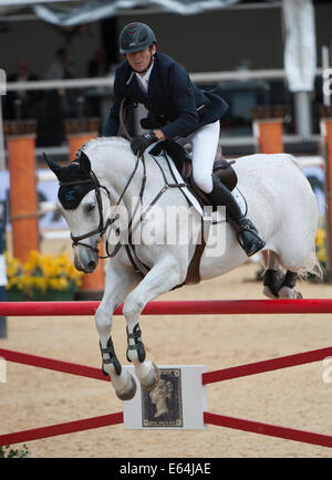 London, Großbritannien. August 2014. Die Longines Global Champions Tour of London. In Aktion während des CSI5* Maybourne Cup. Kredit: Stephen Bartholomew/Alamy Live News Stockfoto