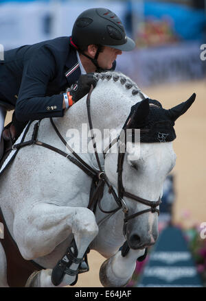 London, Großbritannien. August 2014. Die Longines Global Champions Tour of London. In Aktion während des CSI5* Maybourne Cup. Kredit: Stephen Bartholomew/Alamy Live News Stockfoto