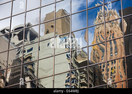 Reflexionen von Wolkenkratzern. Manhattan, New York, USA. Stockfoto