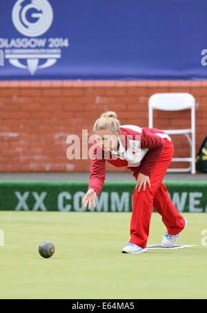 Jamie-Lea Winde von England V Südafrika im Spiel Goldmedaille in den Damen-Paaren im Kelvingrove Lawn Bowls Zentrum Stockfoto