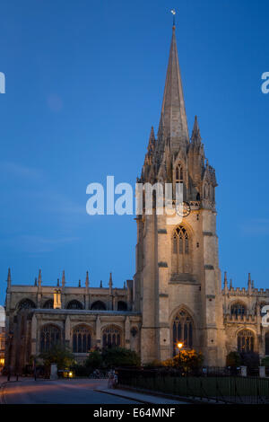 Dämmerung über Universität Kirche St Mary the Virgin, Oxford, Oxfordshire, England Stockfoto