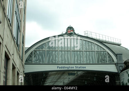 Eingang der Paddington Station London Stockfoto