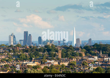 London City Skyline am Abend, von Alexandra Palace. England, UK Stockfoto