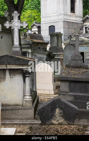 Gräber und Gräber in Pere Lachaise Friedhof Paris, Frankreich Stockfoto