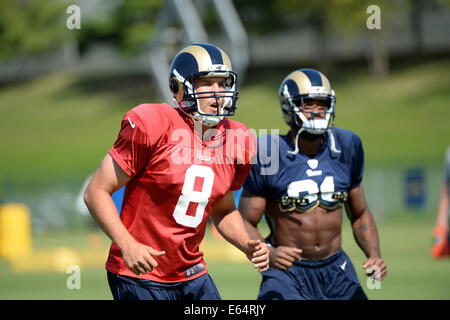 Earth City, Missouri, USA. 14. August 2014. St. Louis Rams Quarterback Sam Bradford (8) während des Nachmittags Trainings im Russell-Ausbildungszentrum in Earth City, Missouri. Bildnachweis: Gino's Premium Bilder/Alamy Live-Nachrichten Stockfoto