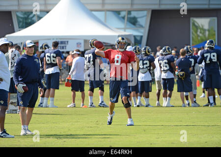 Earth City, Missouri, USA. 14. August 2014. St. Louis Rams Quarterback Sam Bradford (8) während des Nachmittags Trainings im Russell-Ausbildungszentrum in Earth City, Missouri. Bildnachweis: Gino's Premium Bilder/Alamy Live-Nachrichten Stockfoto