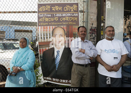 Menschen am Strassenfest in "Little Bangladesch" in Brooklyn in New York, 2014. Stockfoto