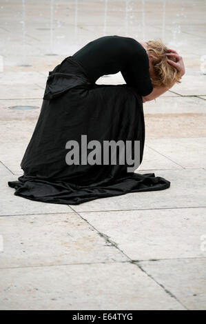 Frau in schwarz Stockfoto