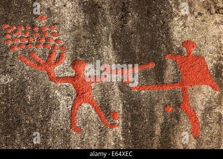 Bronzezeit Petroglyphen von der Kalender-Mann (links) mit 29 Kugeln, Tanum, Bohuslän, Västra Götalands Län, Schweden. Stockfoto