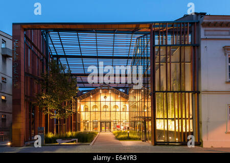 Der Malopolska Garten der Künste in Krakau, Polen. Architekt: Ingarden & Ewy Architekten, 2012. Aussenansicht Abend Ansicht der wichtigsten Einga Stockfoto