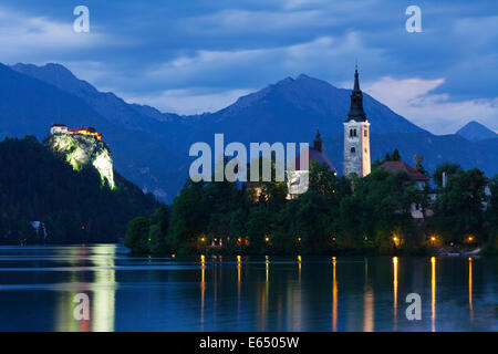 Burg und Bleder Insel mit St. Marien Kirche, Lake Bled, Bled, Slowenien Stockfoto