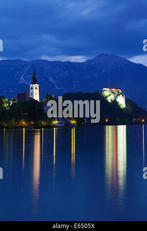 Burg und Bleder Insel mit St. Marien Kirche, Lake Bled, Bled, Slowenien Stockfoto