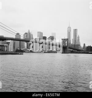 Brooklynbridge und Lower Manhattan genommen auf Mittelformat-film Stockfoto