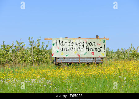 Melden Sie "Bäckerlehrling Weg von Unserer Heimat", Deutsch für "Hände weg von unserem Haus", Holzweilerhof Bauernhof in der Nähe von Großbottwar, Baden-Württemberg Stockfoto