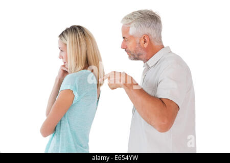 Verärgerter Mann zeigt seine Frau Stockfoto