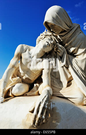 Statue von Jesus Christus und Veronica auf dem Weg des Kreuzes, Basilika Notre-Dame-de-la-Garde, Marseille, Frankreich, Europa Stockfoto