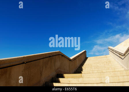 Die Suche nach einem Stein Treppen, Stufen, Treppe, blauen Himmel im Freien Stockfoto