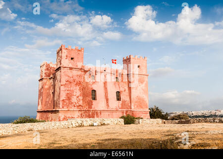 St. Agatha-Turm (a.k.a. rot). Gelegen in einer beherrschenden Position (Marfa Ridge) in Malta. Stockfoto