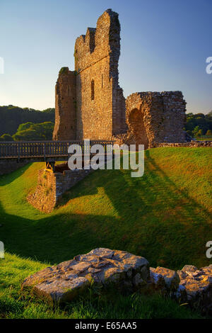 UK, South Wales, Glamorgan, Ogmore Burg & Brücke Stockfoto