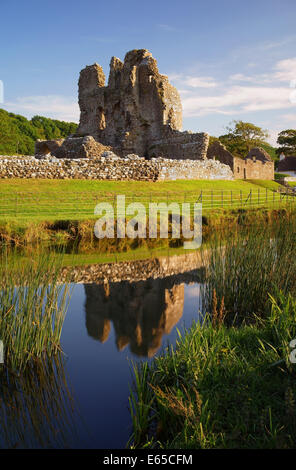 UK, South Wales, Glamorgan, Ogmore Burg & Fluss Ogmore Stockfoto