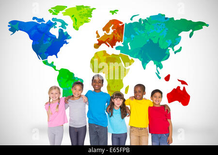 Zusammengesetztes Bild der Grundschule Schüler lächelnd Stockfoto