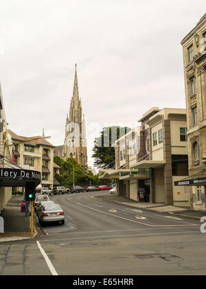 Einen Blick Moray Platz in Richtung der ersten Kirche of Otago, an der Kreuzung mit Stuart Street, Dunedin, Otago, Neuseeland Stockfoto