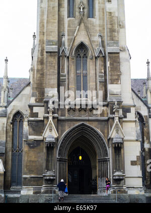 Blick auf den Haupteingang zur ersten Kirche von Otago in Dunedin, Neuseeland Stockfoto