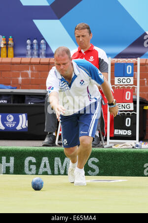 Paul FOSTER of Scotland V England in die Goldmedaille Spiel in der Mens Vieren im Kelvingrove Lawn Bowls Centre, 2014 Stockfoto