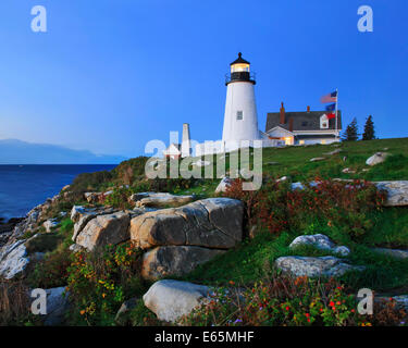 Pemaquid Point Lighthouse In Pre Dämmerlicht, Bristol, Maine, USA Stockfoto