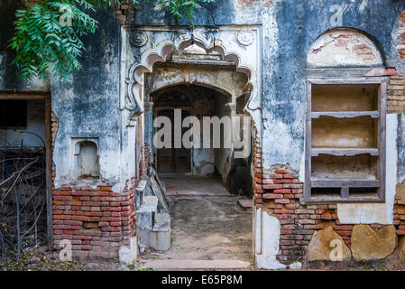 Antike alte Haveli oder Haus Residenz in einem Dorf in Rajasthan Indien. Stockfoto