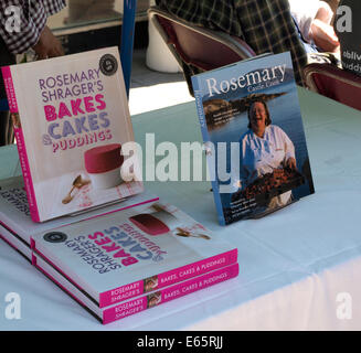 Rosemary Shrager Kochbücher für Verkauf bei Worcester Foodie Festival wo Rosemary war eine Demonstration der Kochkunst geben. Stockfoto