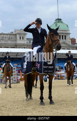 London, UK. 15. August 2014. Harrie Smolders bei Longines Global Champions Tour "Springreiten" fand bei der Horse Guard Parade in London, England, London. Bildnachweis: Siehe Li/Alamy Live News Stockfoto