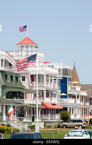 Farbenfrohe viktorianische Häuser säumen Beach Avenue in Cape May, New Jersey, Amerikas älteste Badeort Stockfoto