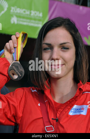 Zürich, Schweiz. 15. August 2014. Tschechische Republik Anezka Drahotova hält ihre Bronzemedaille in der 20-Kilometer-gehen während der Leichtathletik-Europameisterschaft in Zürich, Schweiz, 15. August 2014. Bildnachweis: Tibor Alfoldi/CTK Foto/Alamy Live-Nachrichten Stockfoto