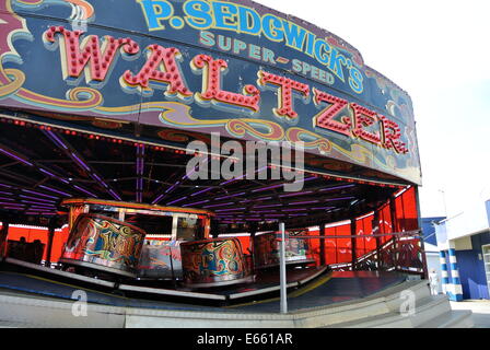 Blackpool Pier, Kirmes Fahrgeschäfte, den Walzer fahren. Stockfoto