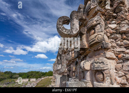 Die hakenförmige Schnauze des Chaac, dem Regengott auf den Tempel von Masken, Kabah, Yucatan, Mexiko. Stockfoto