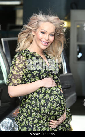 Katie Piper außerhalb ITV Studios heute mit: Katie Piper wo: London, Vereinigtes Königreich bei: 3. Februar 2014 Stockfoto