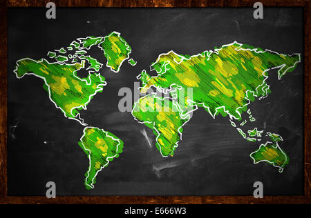 Grüne Welt Karte Skizze auf Blackboard-Malerei Stockfoto