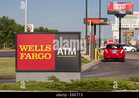 Wells Fargo Bank Drive-thru ATM, USA Stockfoto