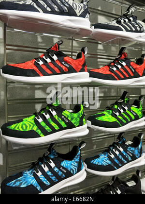 SL-Schleifen Sportschuhe, Champs Sport im Holiday Village Mall, Great Falls, MT, USA Stockfoto